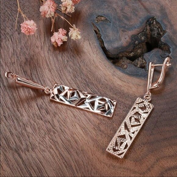 #31 RESTOCKED❗️NEW Simple Geometric Rectangle Drop Earrings - Picture 3 of 9